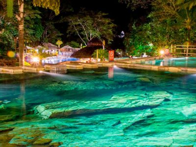 Parque das fontes em Rio Quente ao cair do sol