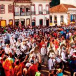 Foliões no carnaval em Ouro Preto
