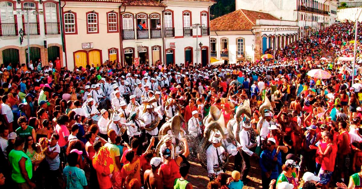 Foliões no carnaval em Ouro Preto