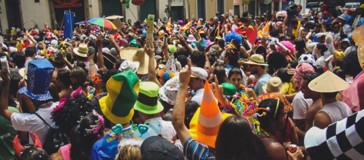 Foiliões no carnaval no Rio de Janeiro